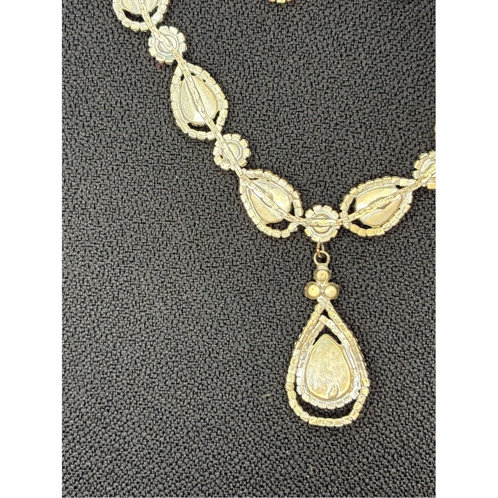 Elegant Black Teardrop Crystal Necklace and Earrings Set - Picture 8 of 13